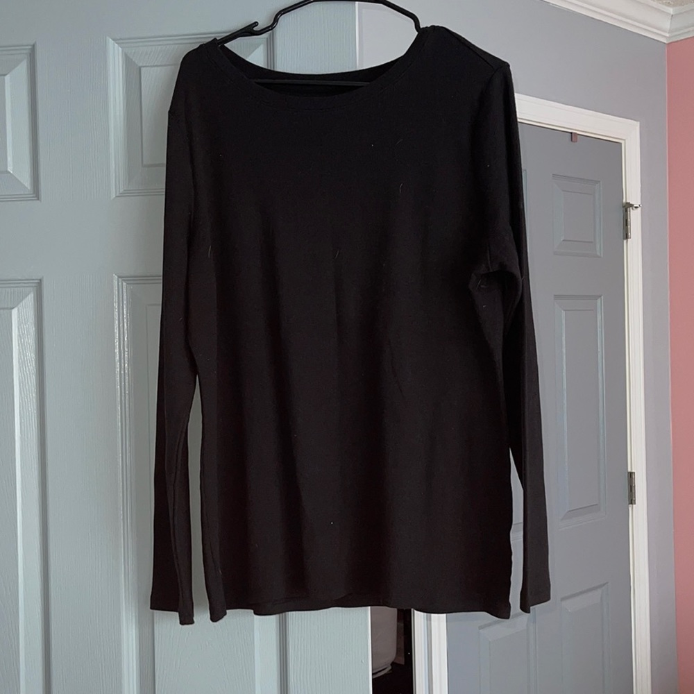 Black long sleeve tee